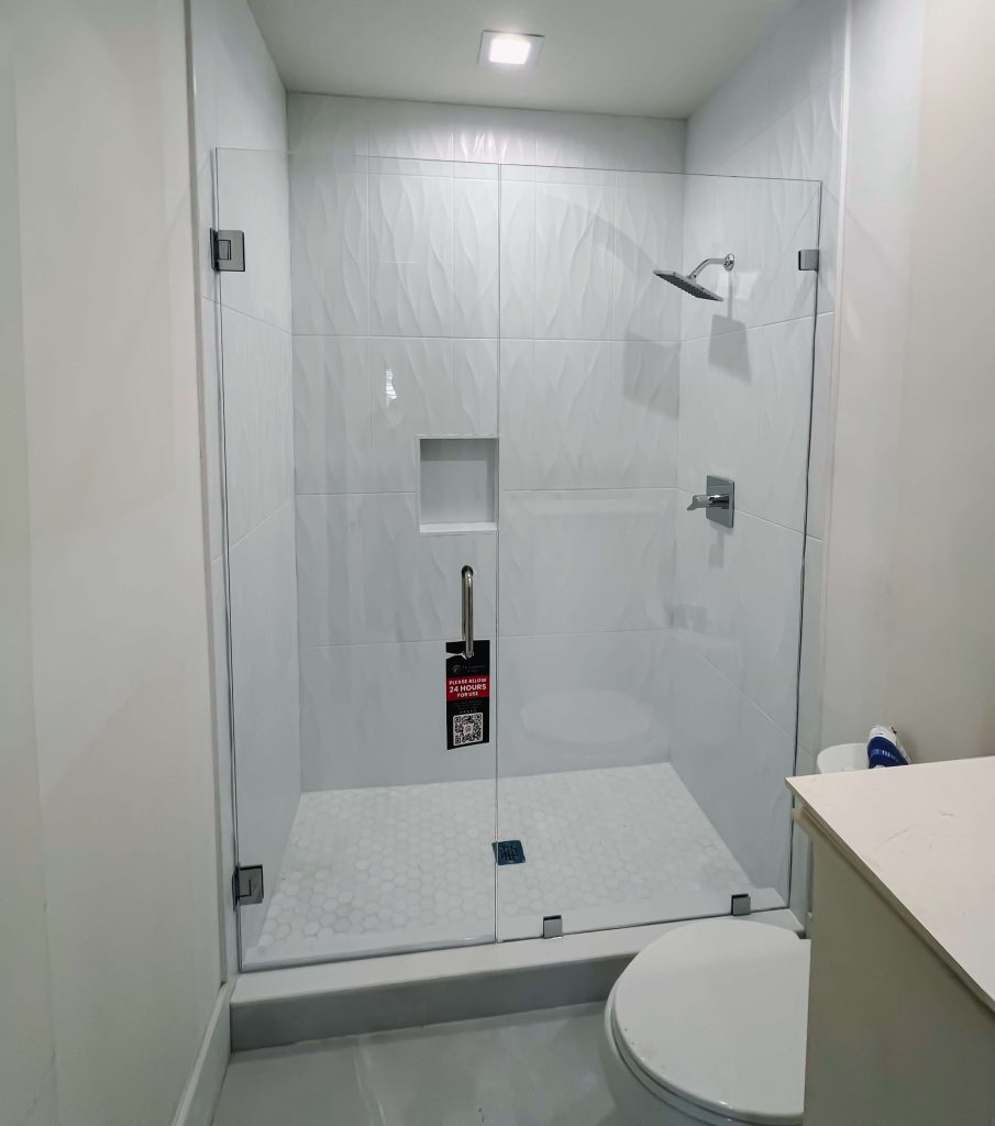 High-quality glass shower door with clear, sleek design. Perfect for modern bathrooms, provides elegance and durability.