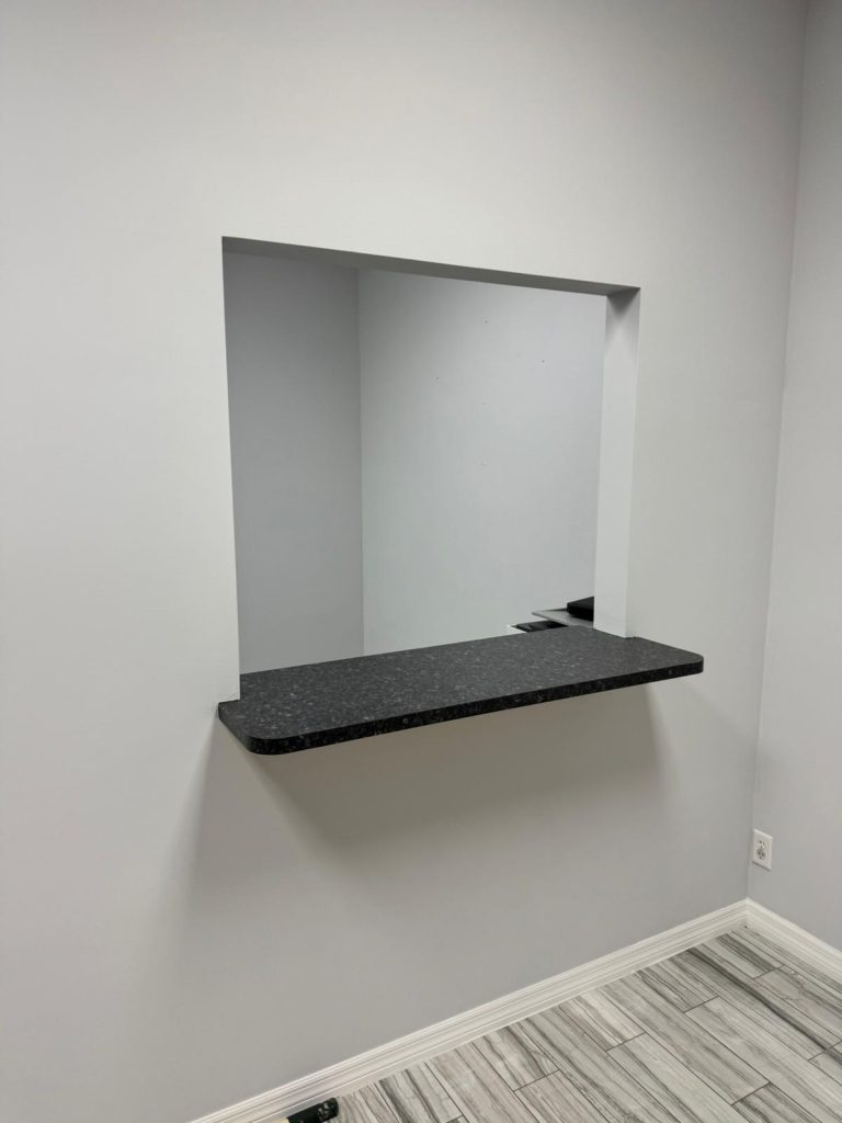 High-quality glass service for reception areas and interior design.