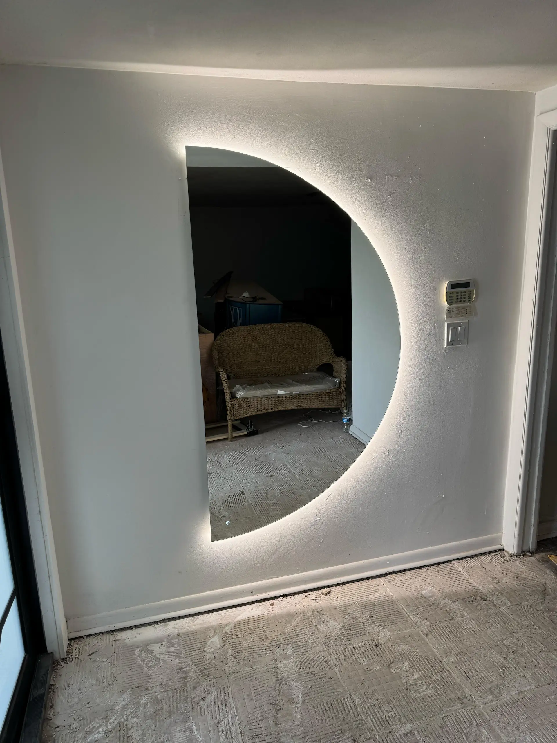 LED Mirror | Hawthorne Drive Residence