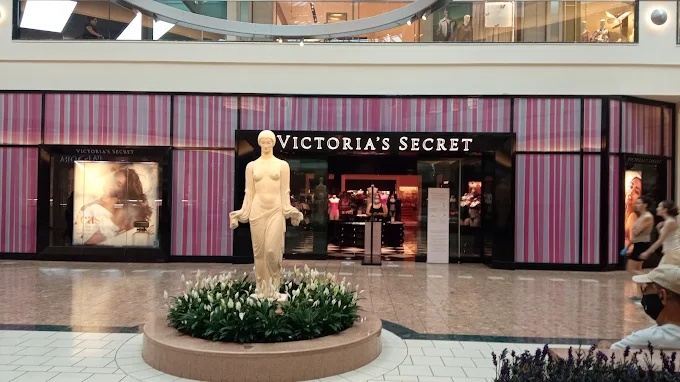 Victoria’s Secret The Gardens Mall | GC: Management Resource Systems Inc.