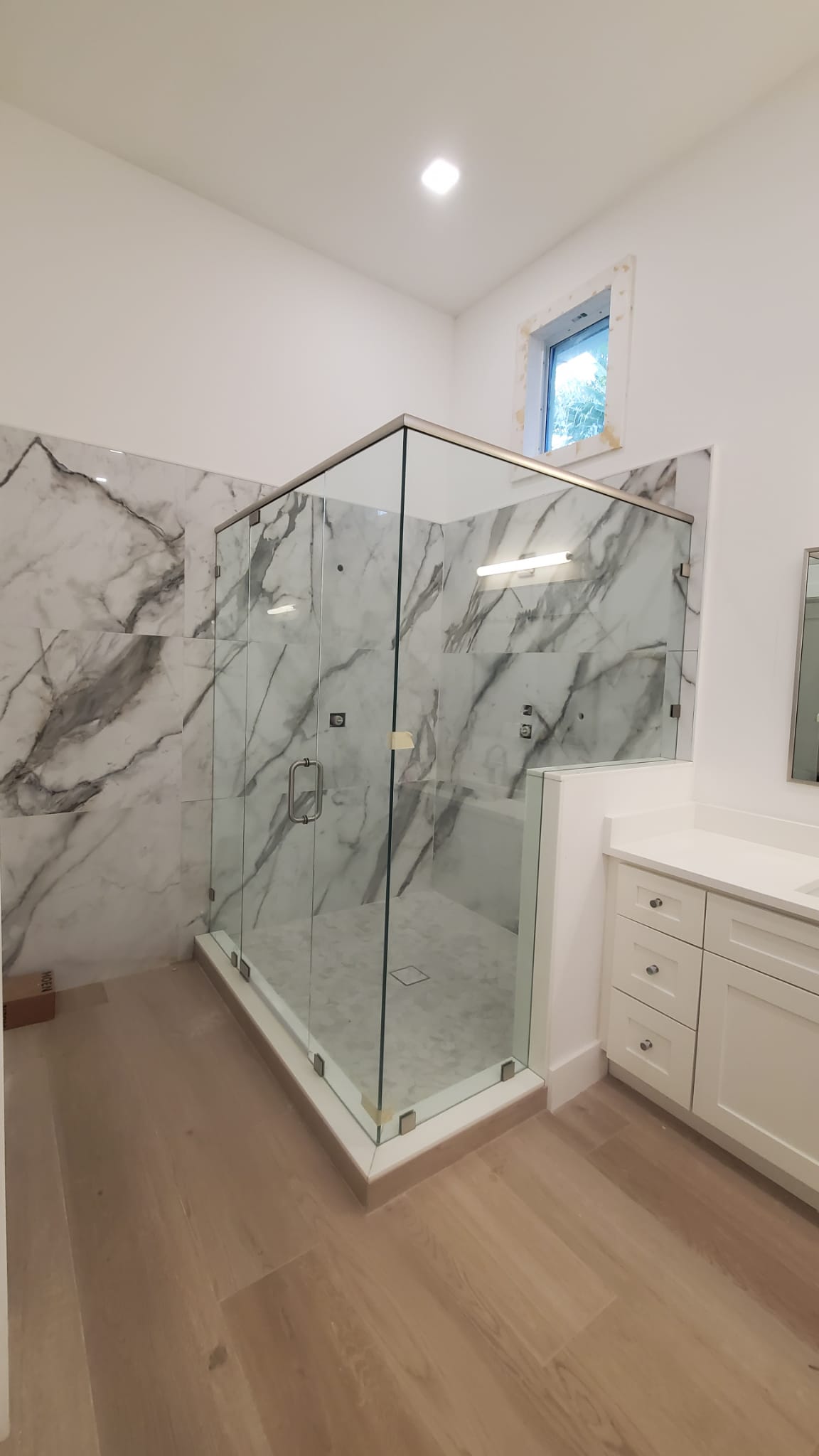 Shower Enclosures | Palm Grove Place Residence